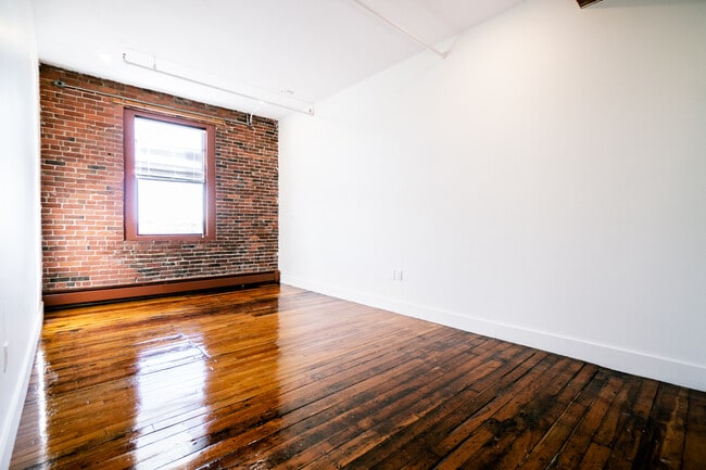 Building Photo - 748 Tremont St