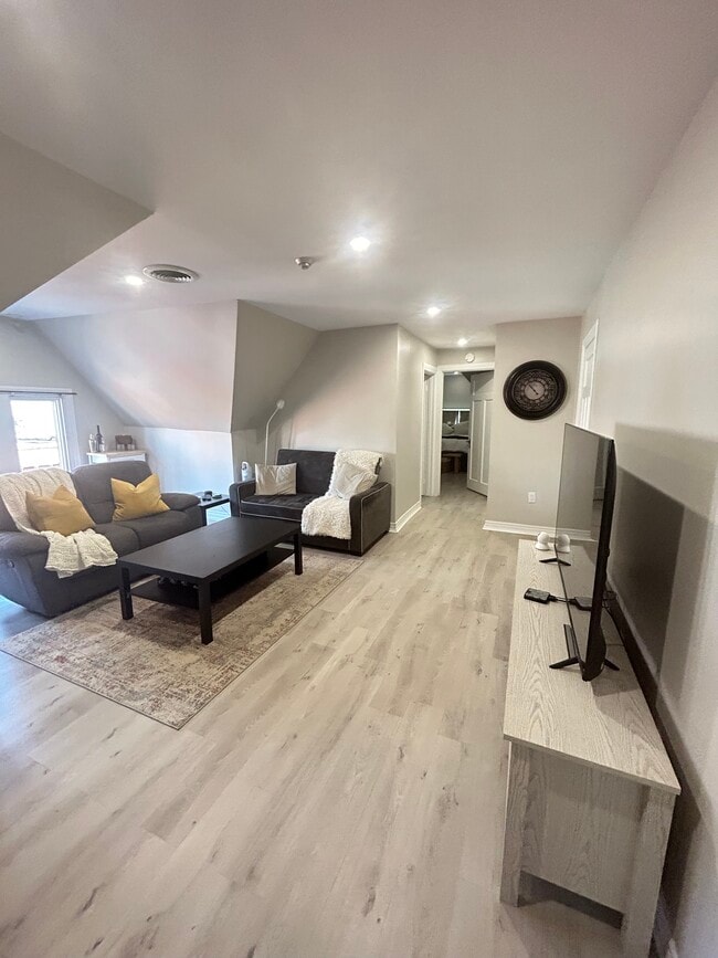 Building Photo - Spacious 1 Bed in Durand