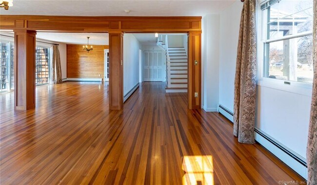 Foto del edificio - 92 Shore Rd