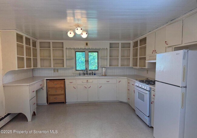 Foto del edificio - 394 Dennis Rd