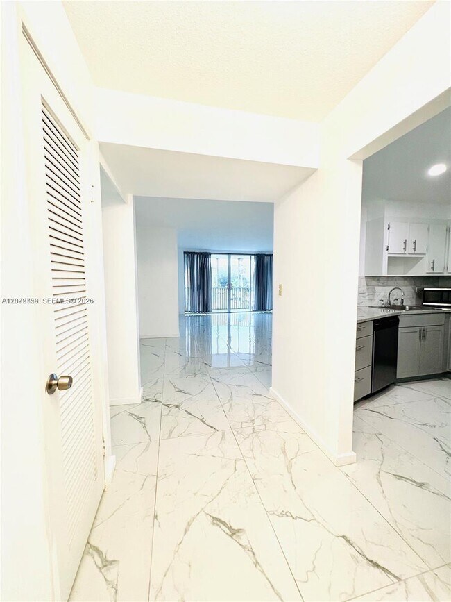 Foto del edificio - 1710 NE 191st St