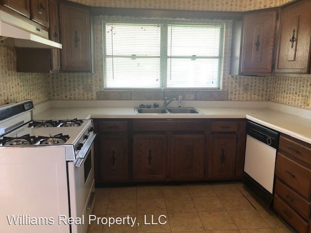 Foto del edificio - 3 br, 1.5 bath House - 102 W. 16th St.