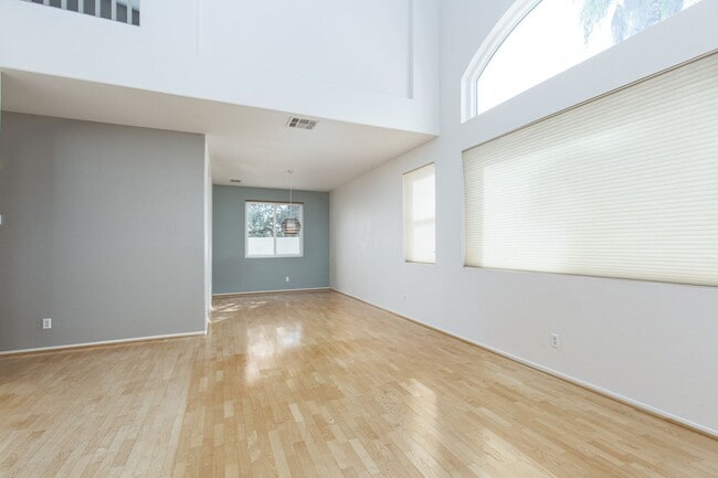 Building Photo - 256 Horizon Pointe Cir