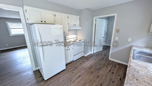 Building Photo - 182 Ewart Dr