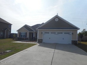 Building Photo - 133 Cavalier Dr