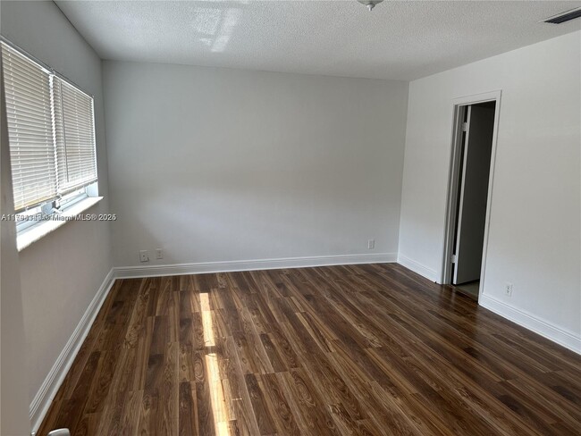 Foto del edificio - 8605 NW 35th Ct
