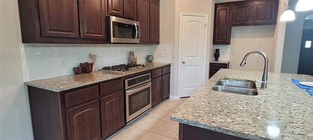 Foto del edificio - 7520 Rothbury Dr