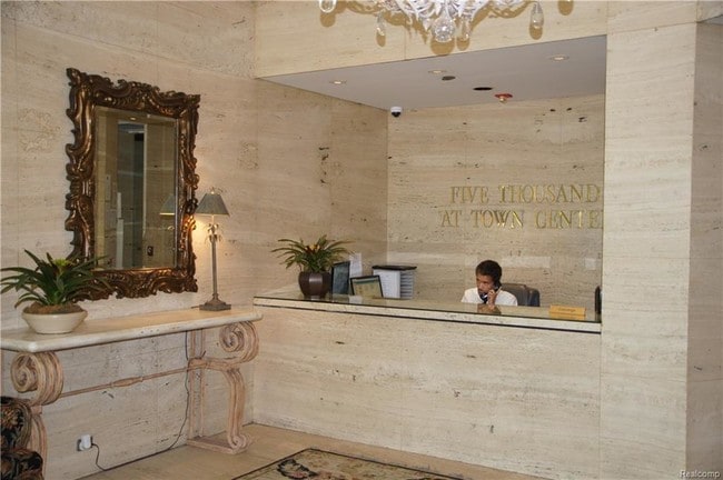 Foto del edificio - 5000 Town Center Dr