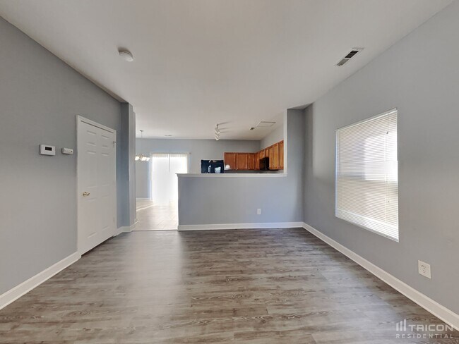 Building Photo - 956 Willow Creek Dr
