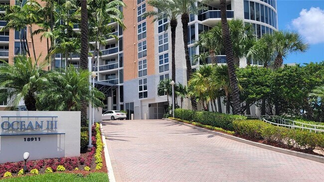 Foto del edificio - 18911 Collins Ave