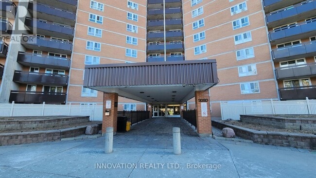 Building Photo - 2020 Jasmine Crescent