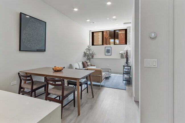 Foto del edificio - 1550 W Monroe St