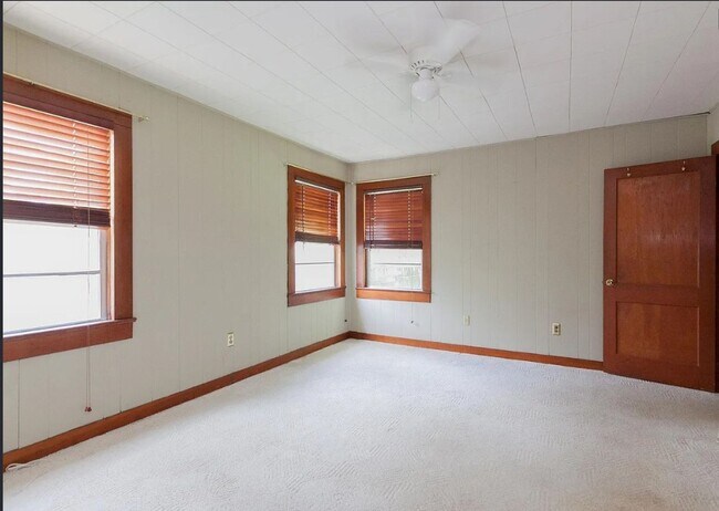 Foto del edificio - Mid City Beauty for Lease