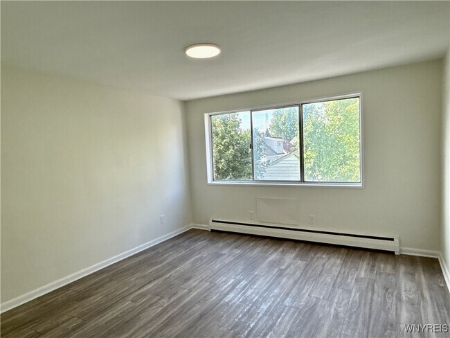 Foto del edificio - 130 Sanders Rd
