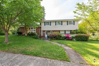 Building Photo - 1424 Brent St