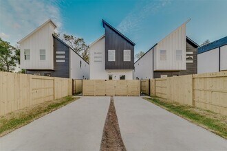 Building Photo - 9433 Pembrook St