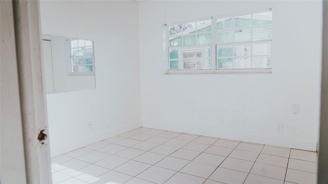 Foto del edificio - 6320 SW 10th Ct