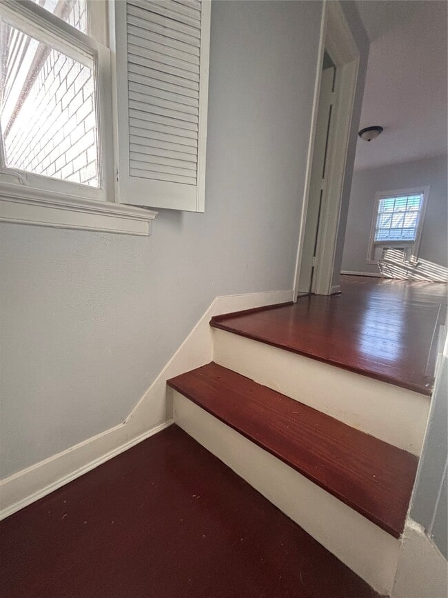 Building Photo - 2 Bayvilla Dr