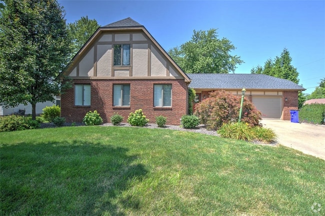 Building Photo - 3021 St Andrews Dr