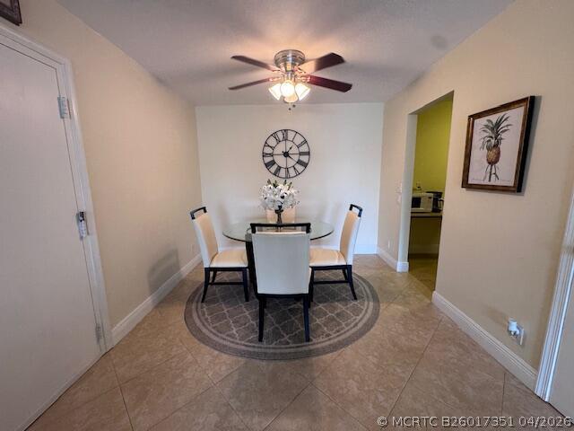 Building Photo - 6475 Bay Club Dr