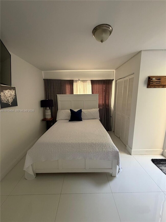 Building Photo - 45 SW 28th Rd