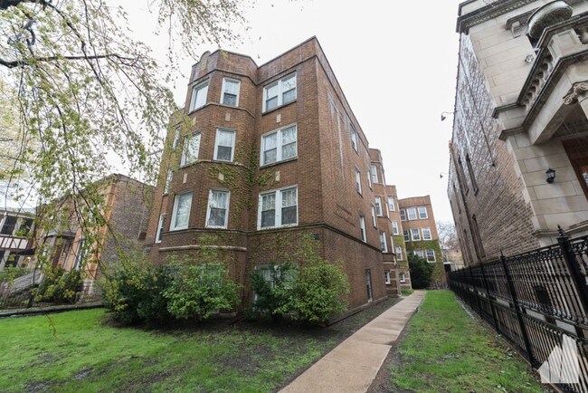 Building Photo - 4923 N Hermitage Ave