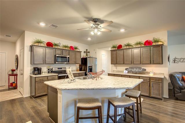 Foto del edificio - 1004 Basswood Ln