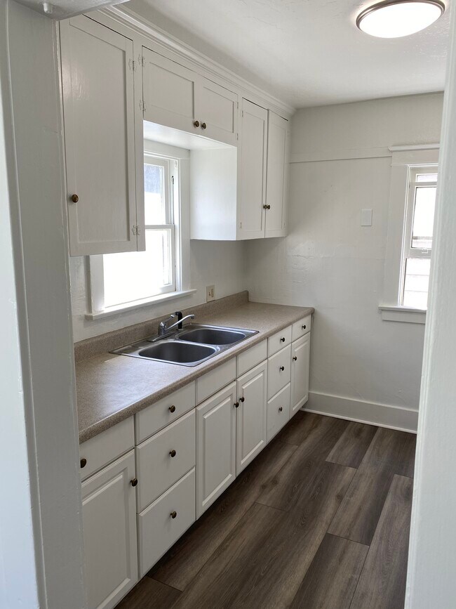 Kitchen - 831 N Zeyn St