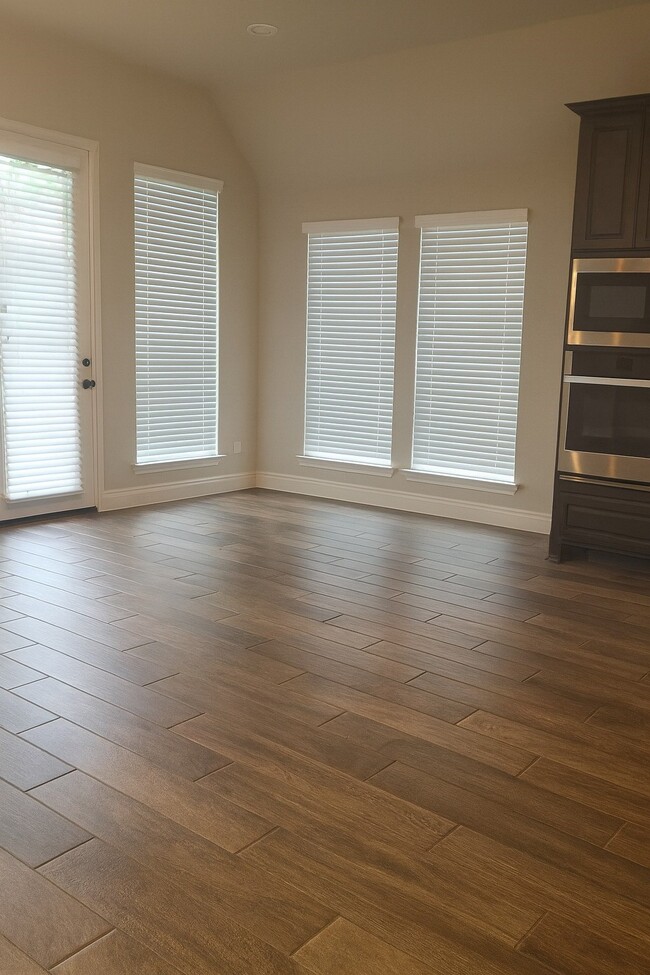 Building Photo - 18226 Dalyell Dr