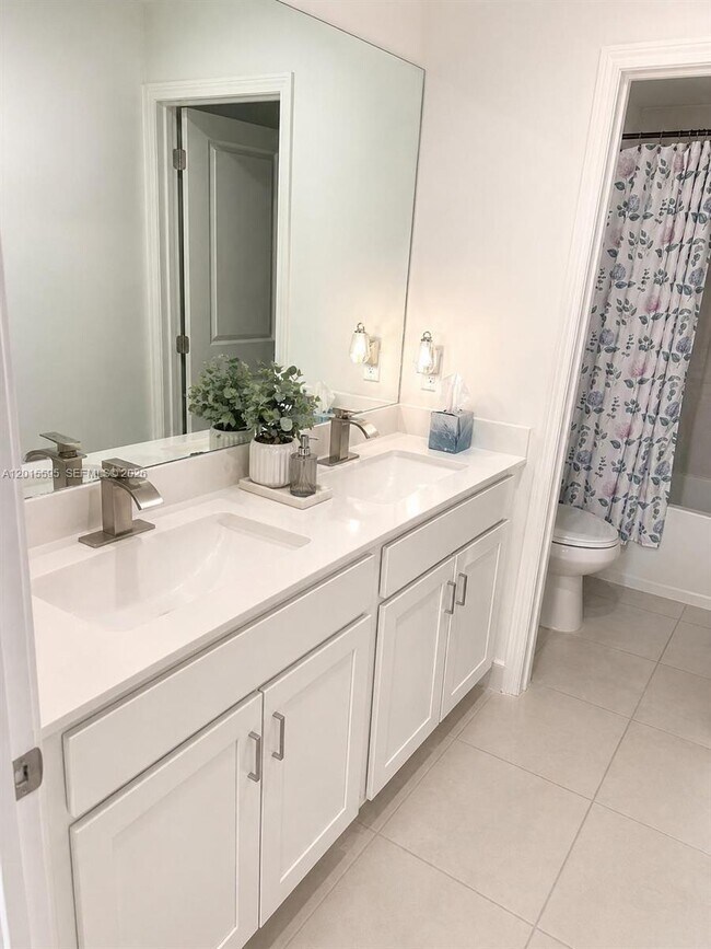 Foto del edificio - 6835 Broadwater Ln