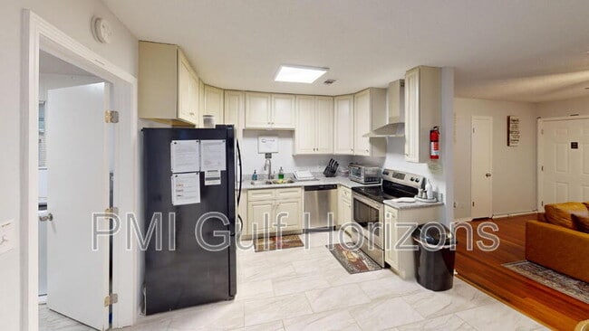 Foto del edificio - 3900 Baywoods Dr