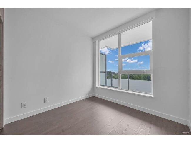 Building Photo - 13768-1100 100 Ave