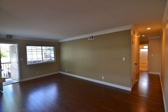 Foto del edificio - Blossom Valley Condo