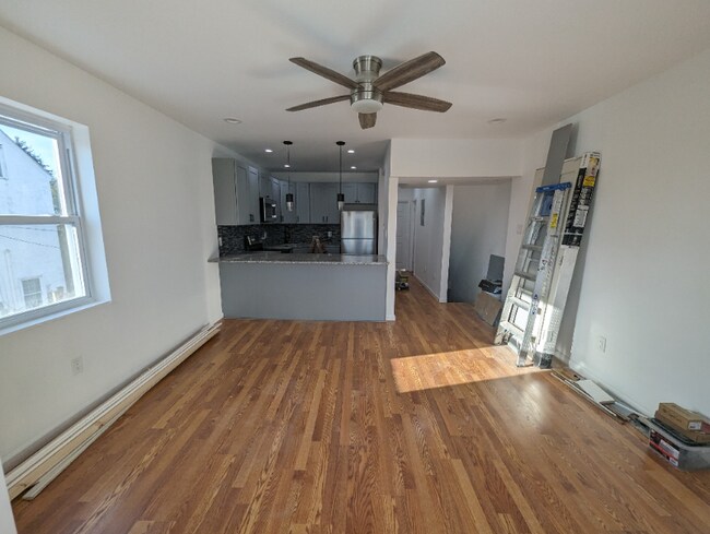 Building Photo - 734 Maple Ln