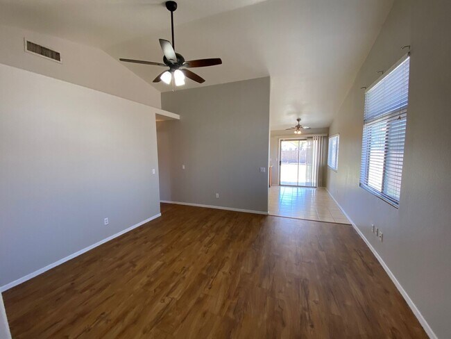 Foto del edificio - Close to community amenities!