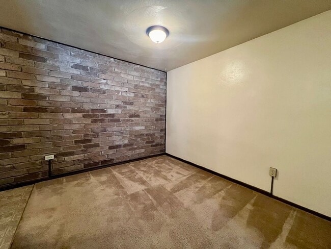 Foto del edificio - Beautiful First Floor 1 Bedroom Apartment Available at Kellywood Manor!  Call Today!