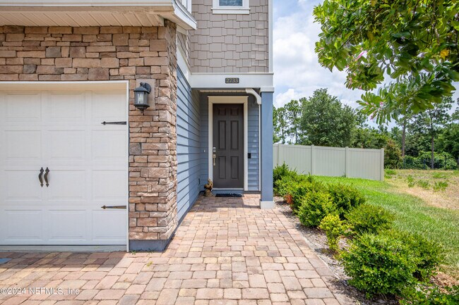 Building Photo - 2733 Caroline Hills Dr