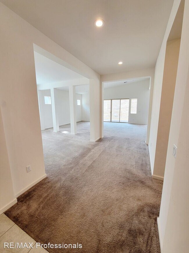 Foto del edificio - 3 br, 3 bath House - 9201 Wild Skies Way