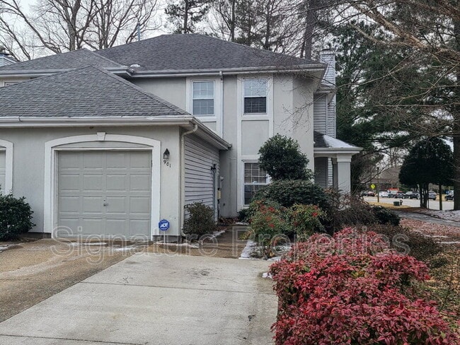 Building Photo - 901 Willow Point