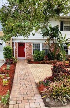 Building Photo - 814 Dahlia Ln