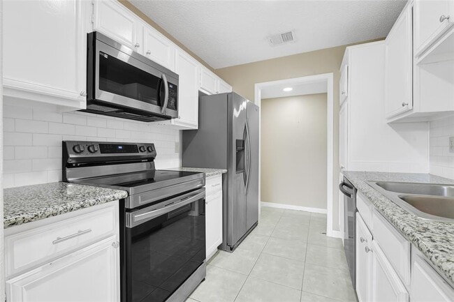 Building Photo - 8409 Sands Point Dr
