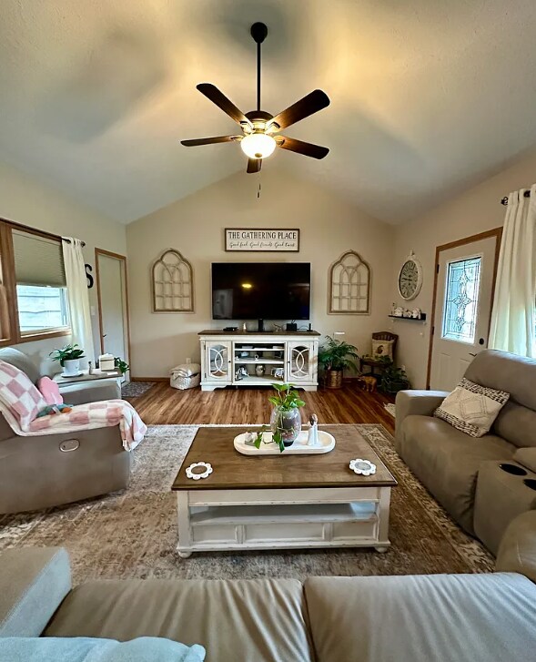 Living Room - 1842 Indianapolis Rd