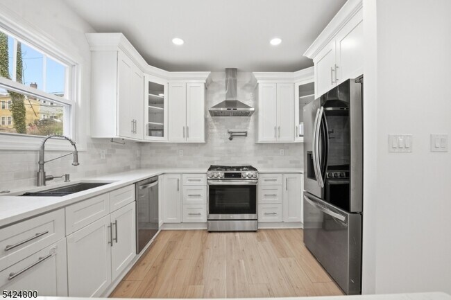 Foto del edificio - 40 Edgewood Rd