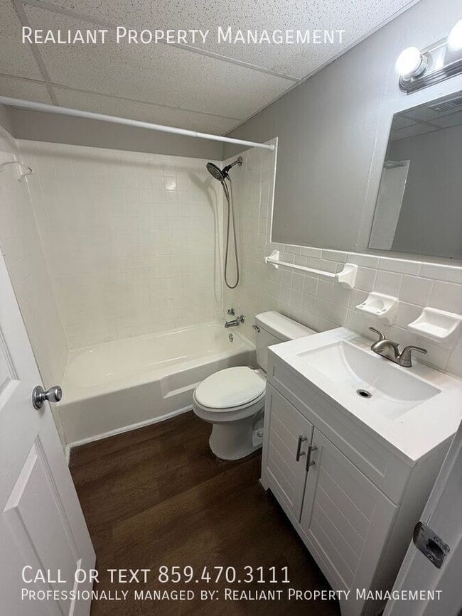 Building Photo - 208 Lakeshore Dr