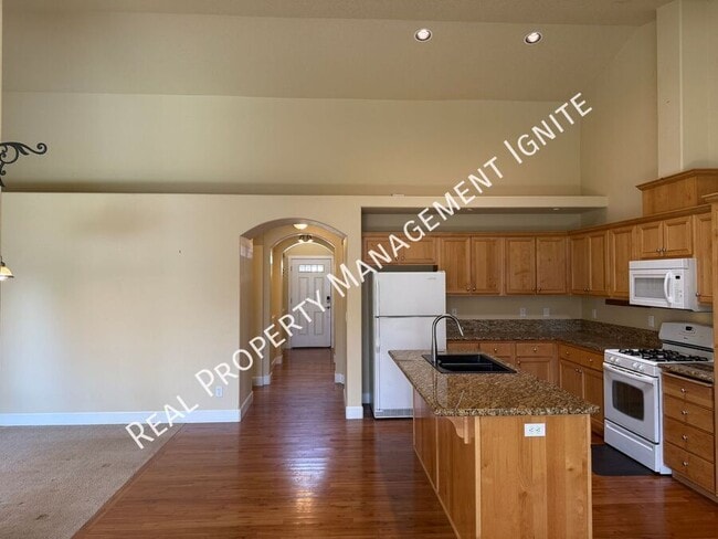 Building Photo - 20633 Couples Ln