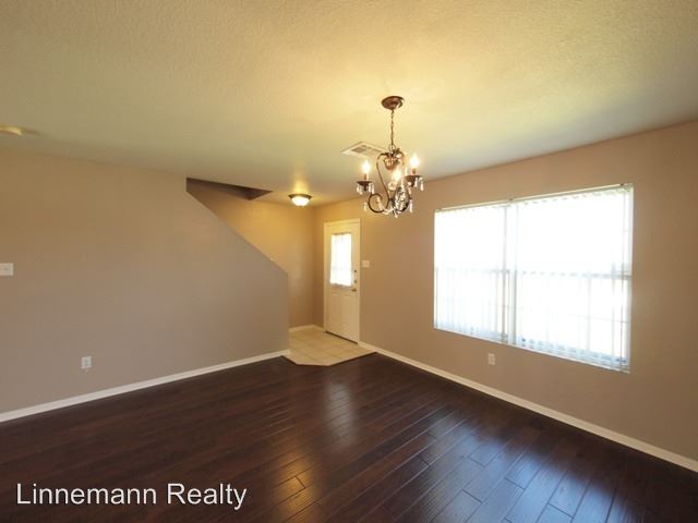 Building Photo - 2402 Napier Dr