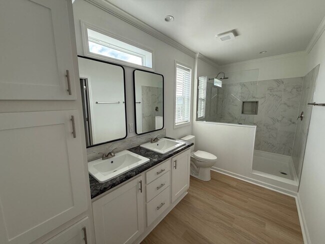 Foto del edificio - 3808 Sunset Dr