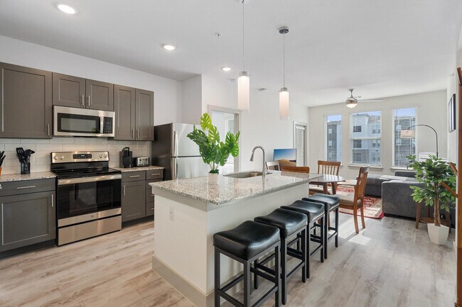 Foto del edificio - 12100 1/2 Ferrystone Glen Drive-SI FL3-ID1240335P