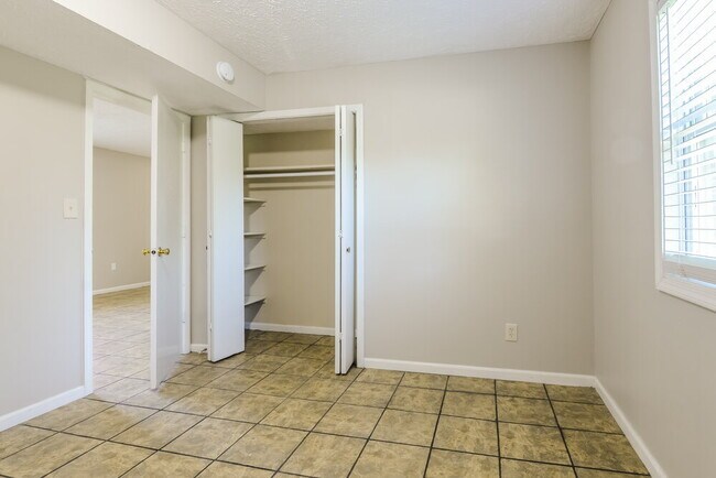 Building Photo - 414 Apple Tree Dr