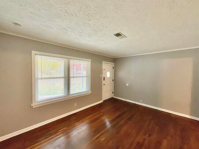 Building Photo - 654 N 39th St